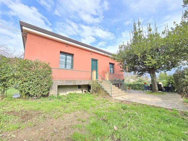 casa indipendente in vendita a Camaiore