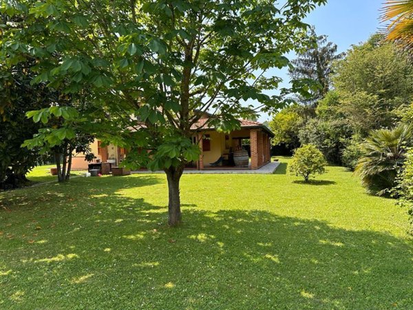casa indipendente in vendita a Camaiore