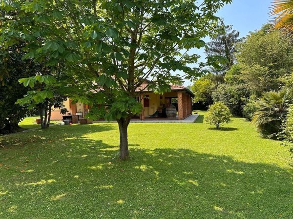 casa indipendente in vendita a Camaiore