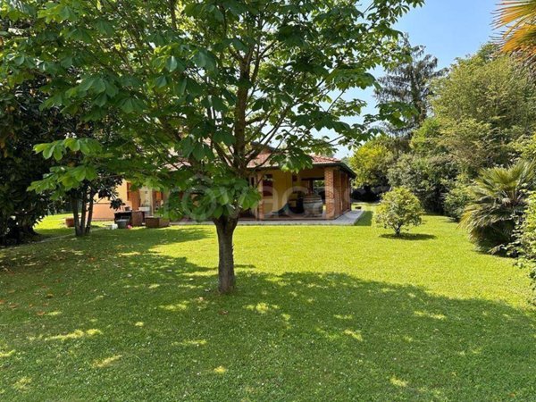 casa indipendente in vendita a Camaiore