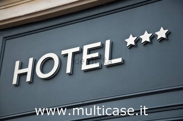 ufficio in vendita a Camaiore in zona Lido di Camaiore