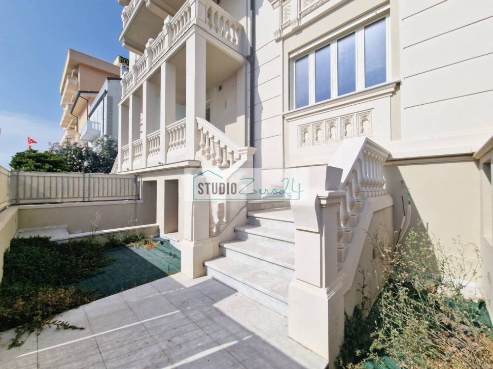 appartamento in vendita a Camaiore in zona Lido di Camaiore