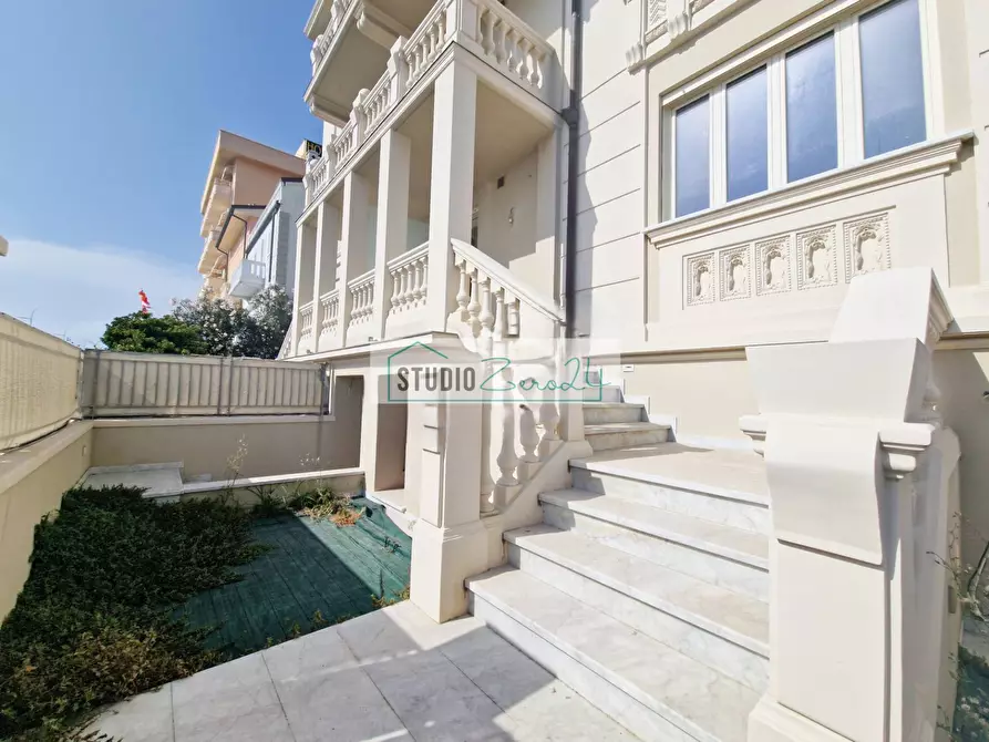 appartamento in vendita a Camaiore in zona Lido di Camaiore