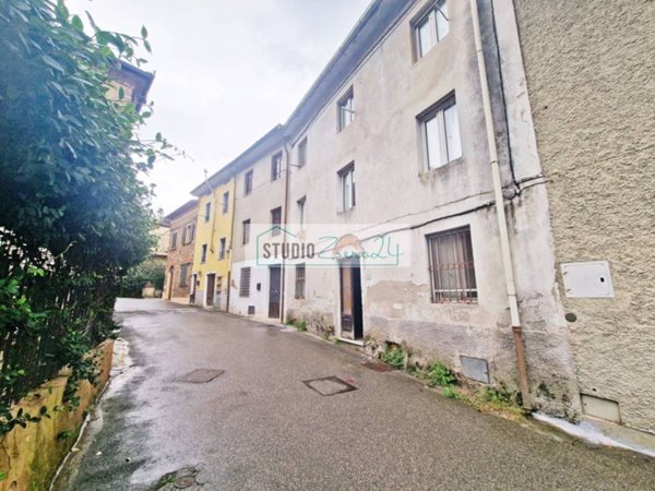 casa indipendente in vendita a Camaiore in zona Valpromaro