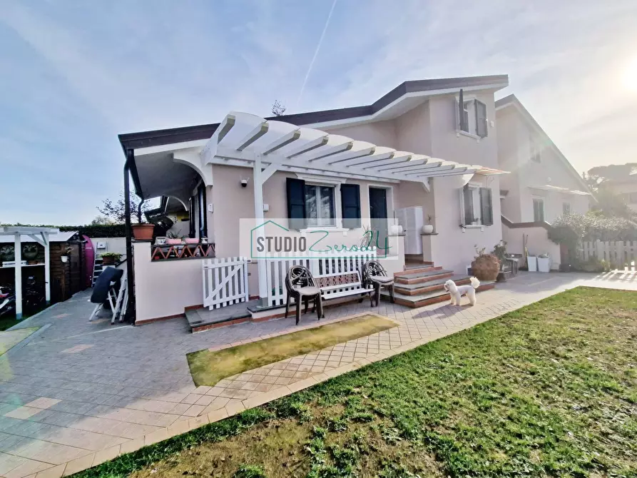 casa indipendente in vendita a Camaiore in zona Lido di Camaiore
