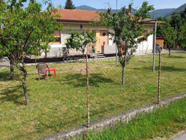 casa indipendente in vendita a Camaiore