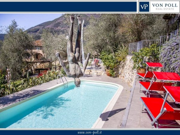 casa indipendente in vendita a Camaiore