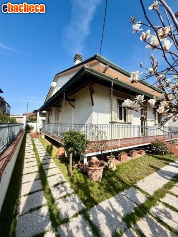 appartamento in vendita a Camaiore in zona Lido di Camaiore
