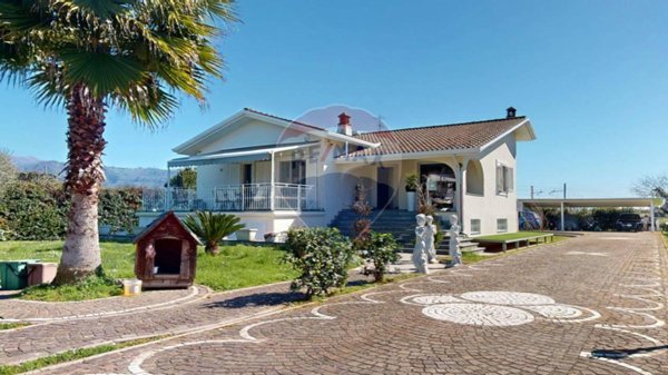 casa indipendente in vendita a Camaiore