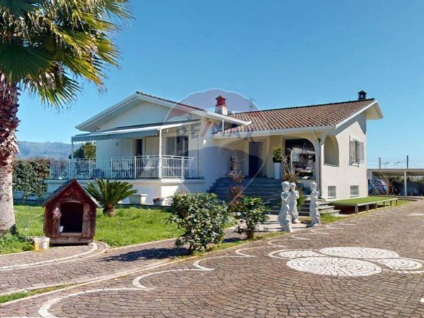 casa indipendente in vendita a Camaiore in zona Capezzano Pianore