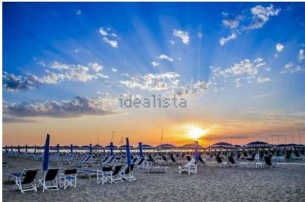 negozio in vendita a Camaiore in zona Lido di Camaiore