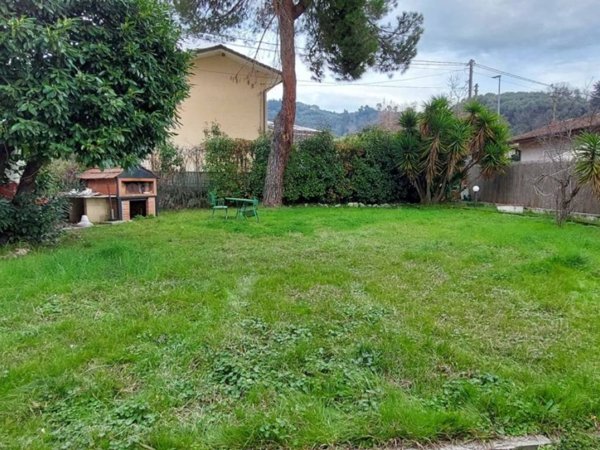 casa indipendente in vendita a Camaiore in zona Capezzano Pianore