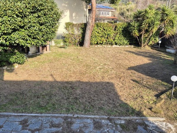 casa indipendente in vendita a Camaiore in zona Capezzano Pianore