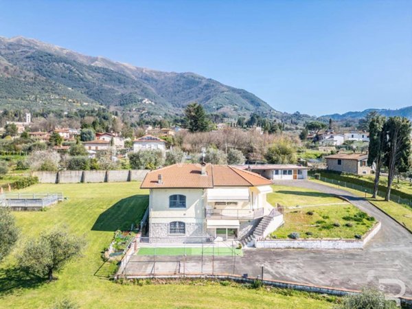 casa indipendente in vendita a Camaiore