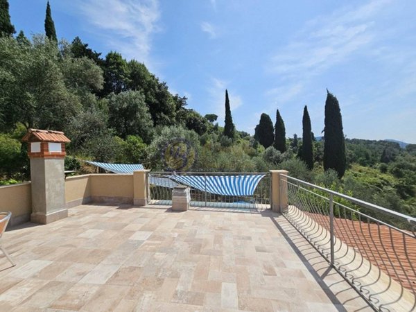 casa indipendente in vendita a Camaiore