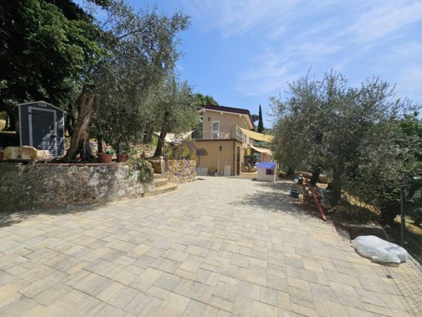 casa indipendente in vendita a Camaiore