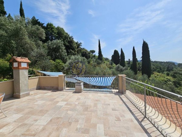 casa indipendente in vendita a Camaiore