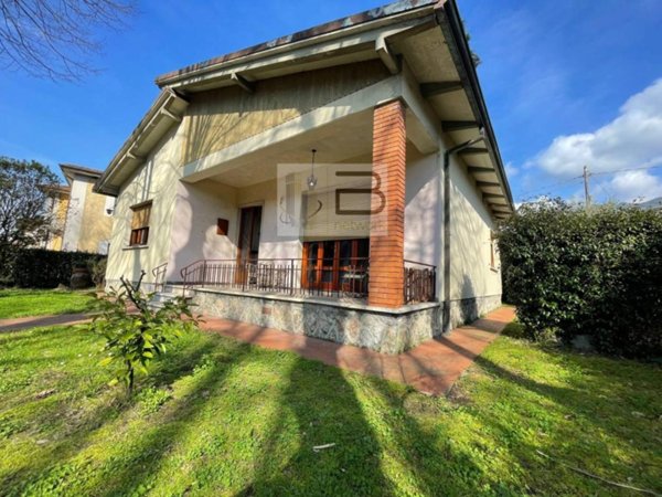 casa indipendente in vendita a Camaiore in zona Lido di Camaiore