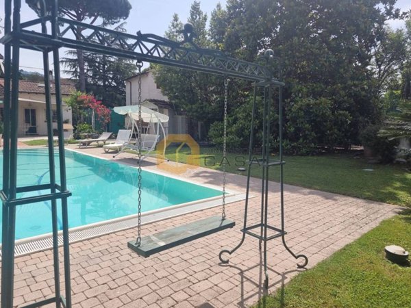 casa indipendente in vendita a Camaiore in zona Capezzano Pianore