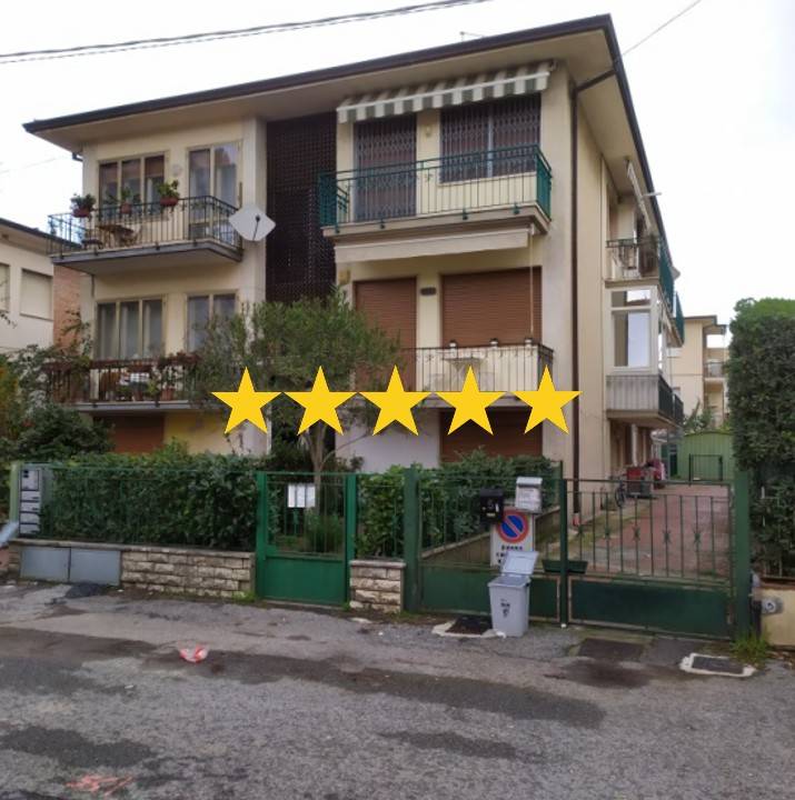 appartamento in vendita a Camaiore in zona Lido di Camaiore