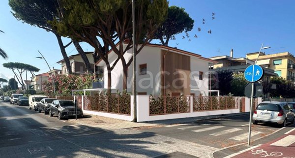 casa indipendente in vendita a Camaiore in zona Lido di Camaiore