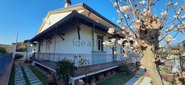 casa indipendente in vendita a Camaiore in zona Lido di Camaiore