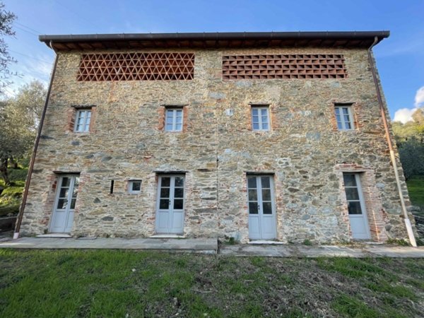 casa indipendente in vendita a Camaiore