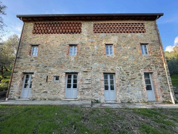 casa indipendente in vendita a Camaiore