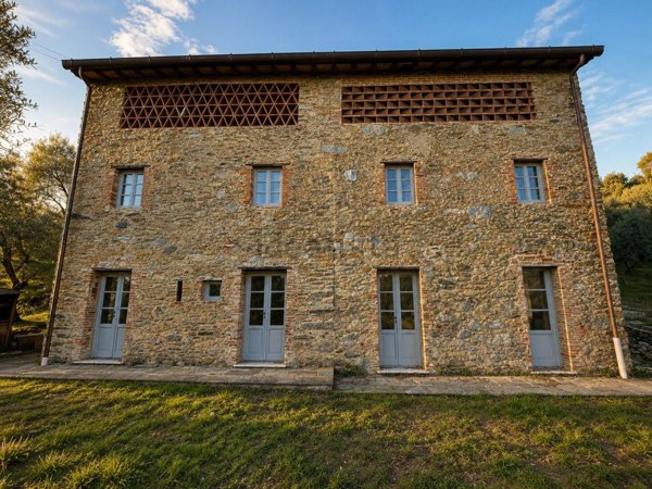 casale in vendita a Camaiore