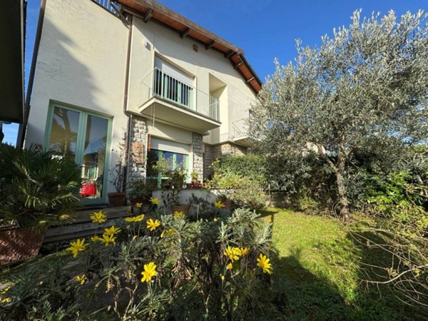 casa indipendente in vendita a Camaiore in zona Lido di Camaiore