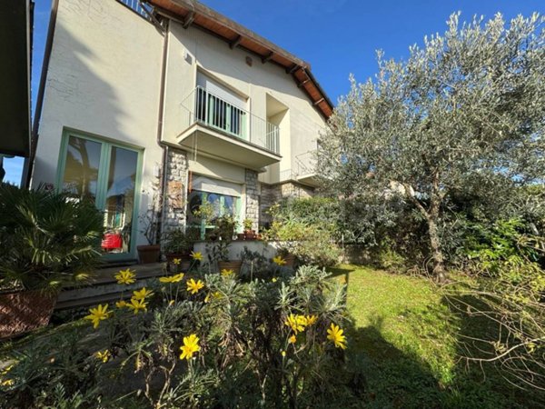 casa indipendente in vendita a Camaiore in zona Lido di Camaiore