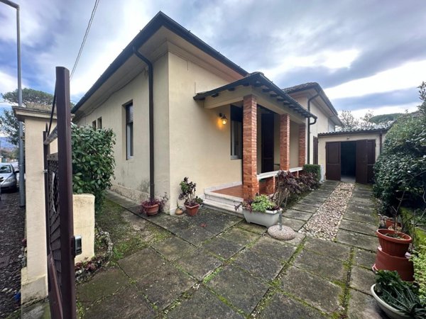 casa indipendente in vendita a Camaiore in zona Lido di Camaiore