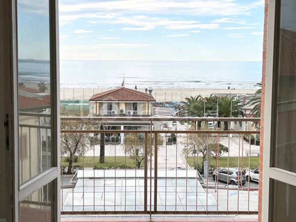 appartamento in vendita a Camaiore in zona Lido di Camaiore