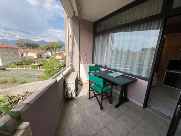 intera palazzina in vendita a Camaiore in zona Lido di Camaiore