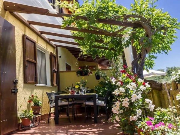 casa indipendente in vendita a Camaiore in zona Lido di Camaiore