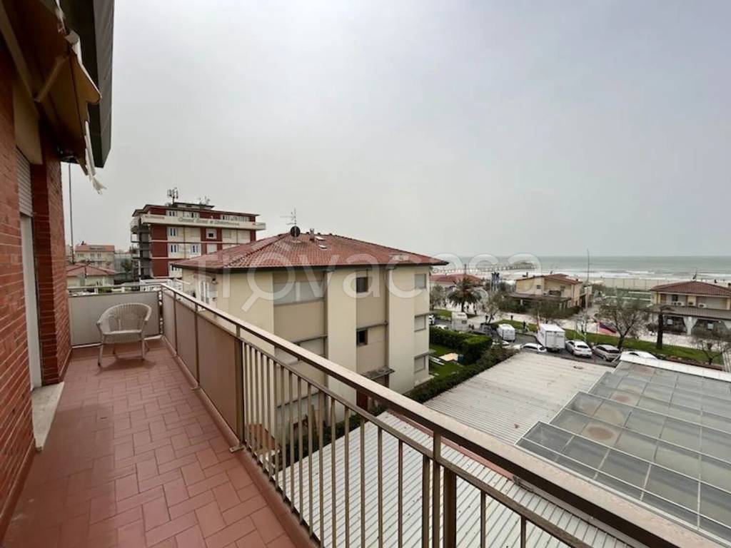appartamento in vendita a Camaiore in zona Lido di Camaiore