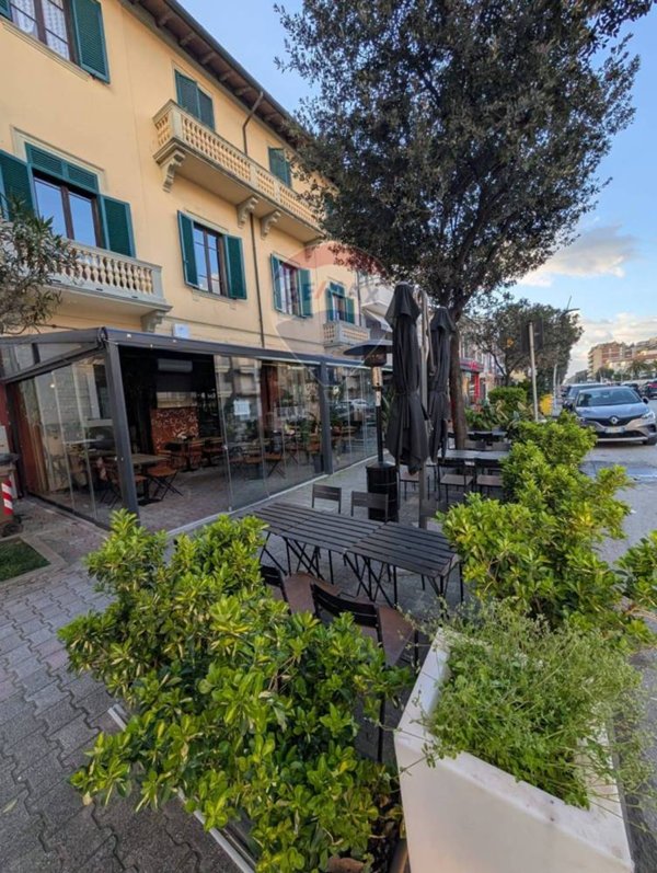 negozio in vendita a Camaiore in zona Lido di Camaiore