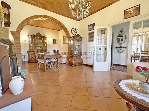 casa indipendente in vendita a Camaiore in zona Lido di Camaiore