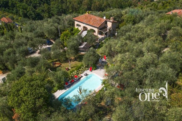 casa indipendente in vendita a Camaiore in zona Lido di Camaiore