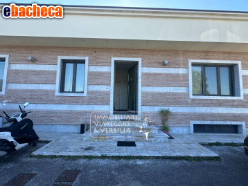 ufficio in vendita a Camaiore in zona Capezzano Pianore