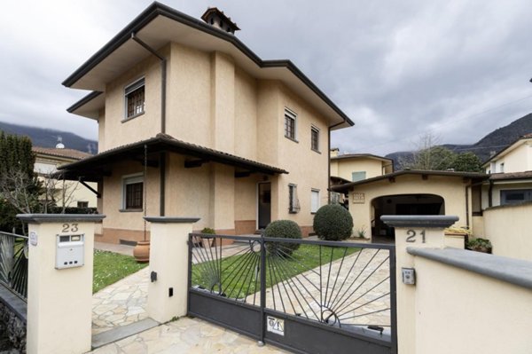 casa indipendente in vendita a Camaiore