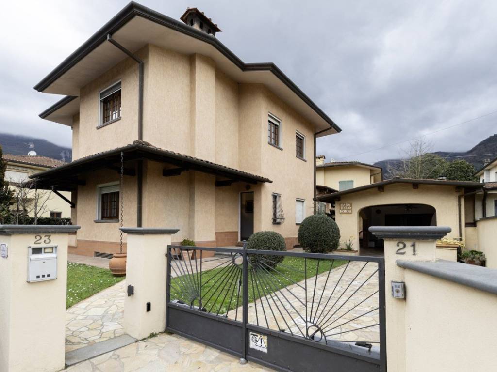 casa indipendente in vendita a Camaiore