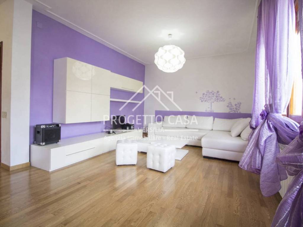 appartamento in vendita a Camaiore in zona Lido di Camaiore