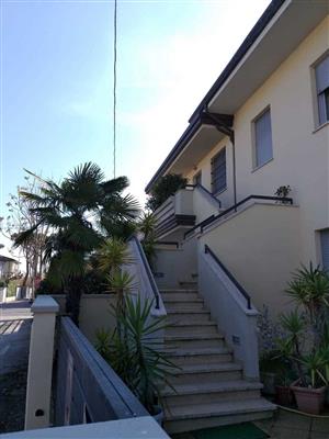appartamento in vendita a Camaiore in zona Lido di Camaiore