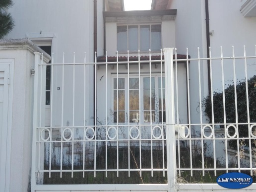 casa indipendente in vendita a Camaiore in zona Lido di Camaiore