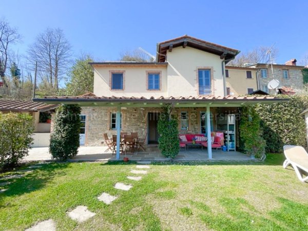 casa indipendente in vendita a Camaiore in zona Montemagno