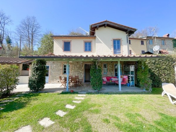 casa indipendente in vendita a Camaiore in zona Montemagno