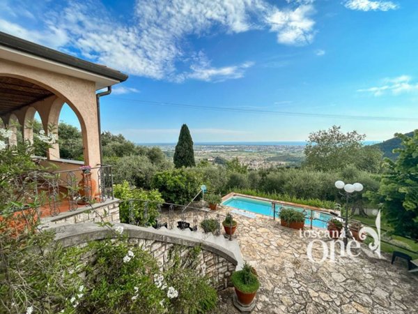 casa indipendente in vendita a Camaiore