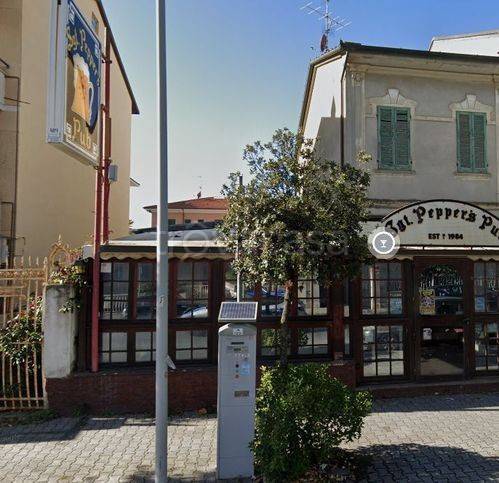 negozio in vendita a Camaiore in zona Lido di Camaiore