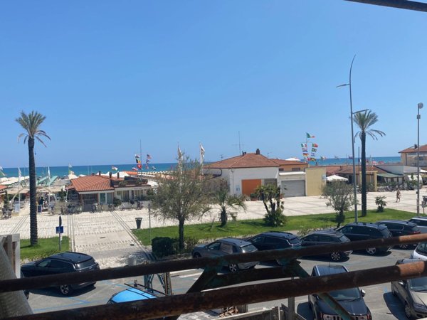 appartamento in vendita a Camaiore in zona Lido di Camaiore